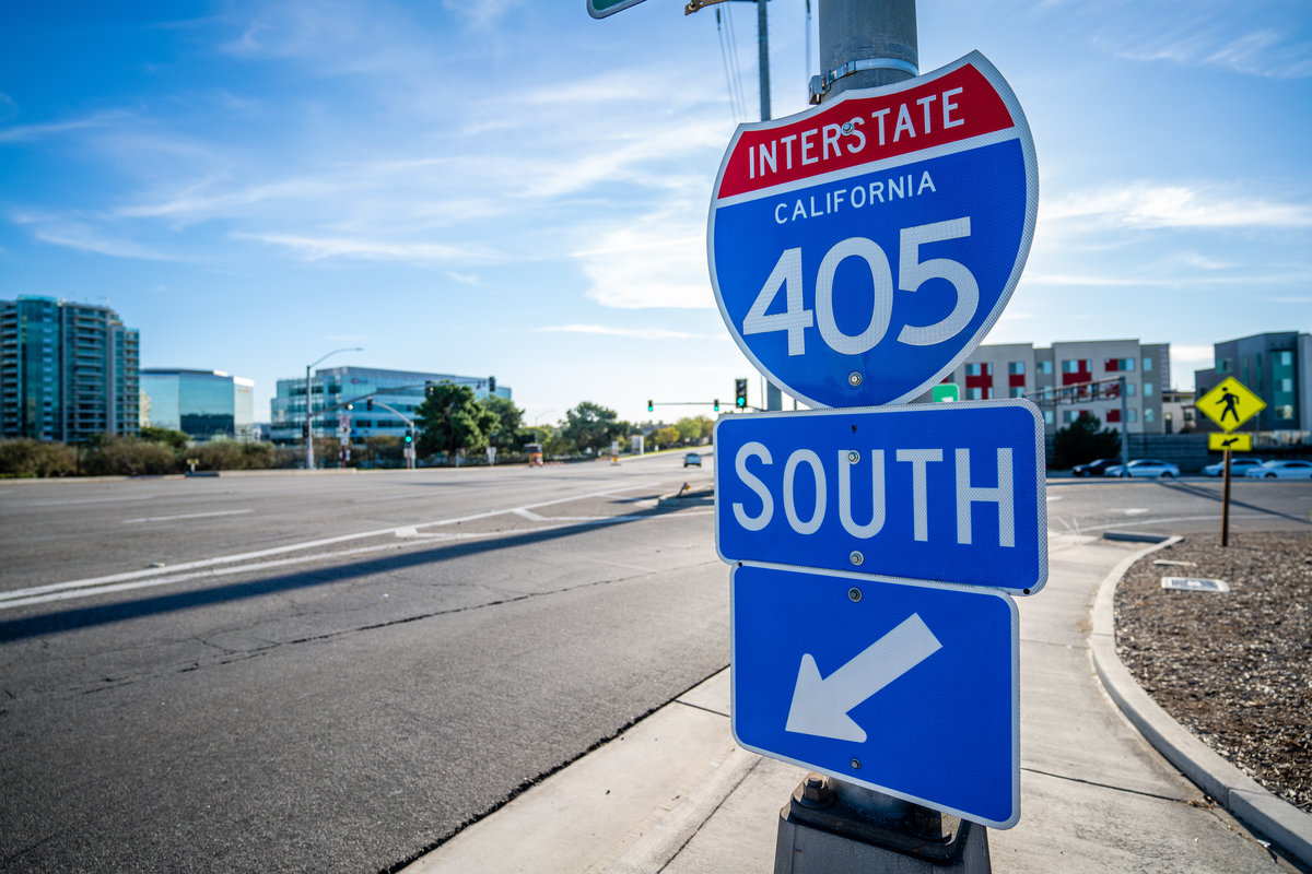 Blue 405 South Sign Entrance in Irvine, California with no cars